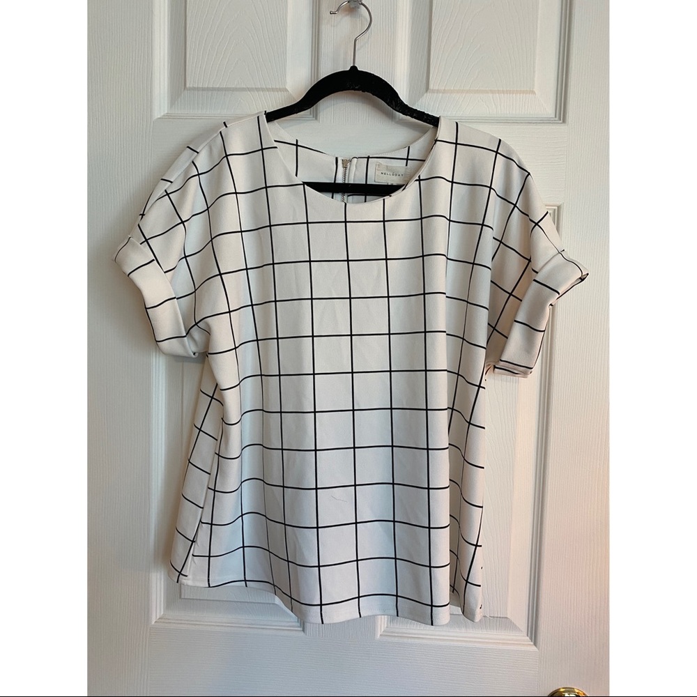 Modern grid short-sleeve blouse